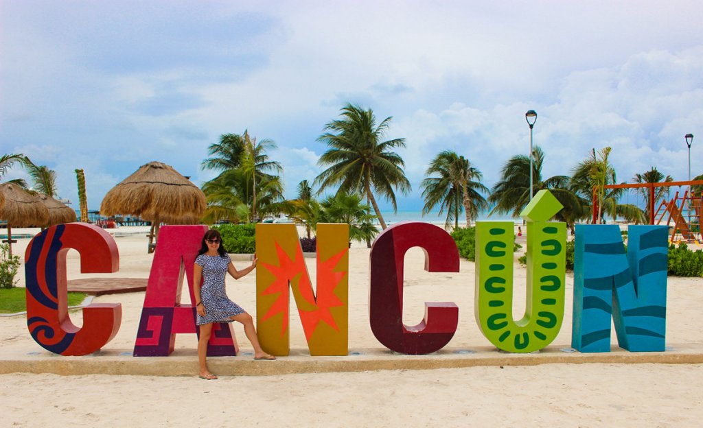 Cancun-Buchstaben im Park Playa Langosta