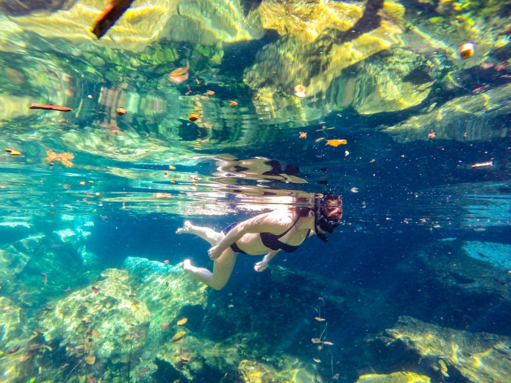 Schwimmen in dem Cenote Chikin Ha