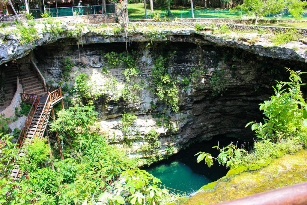 Cenote Selva Maya von außen