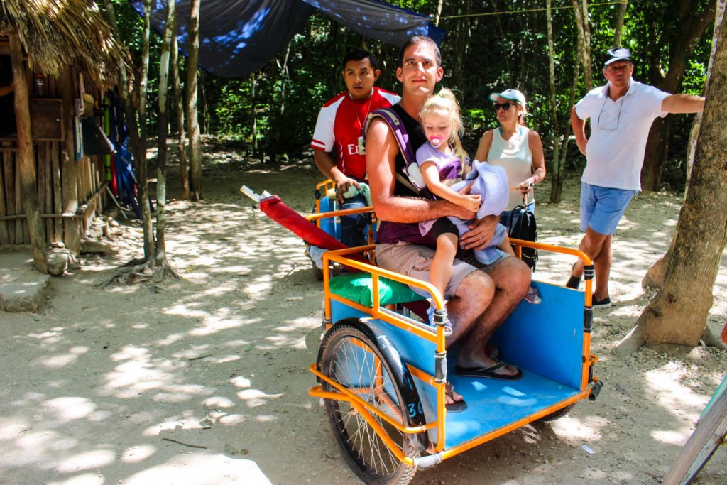 Mit Fahrrad-Rikscha in Cobá