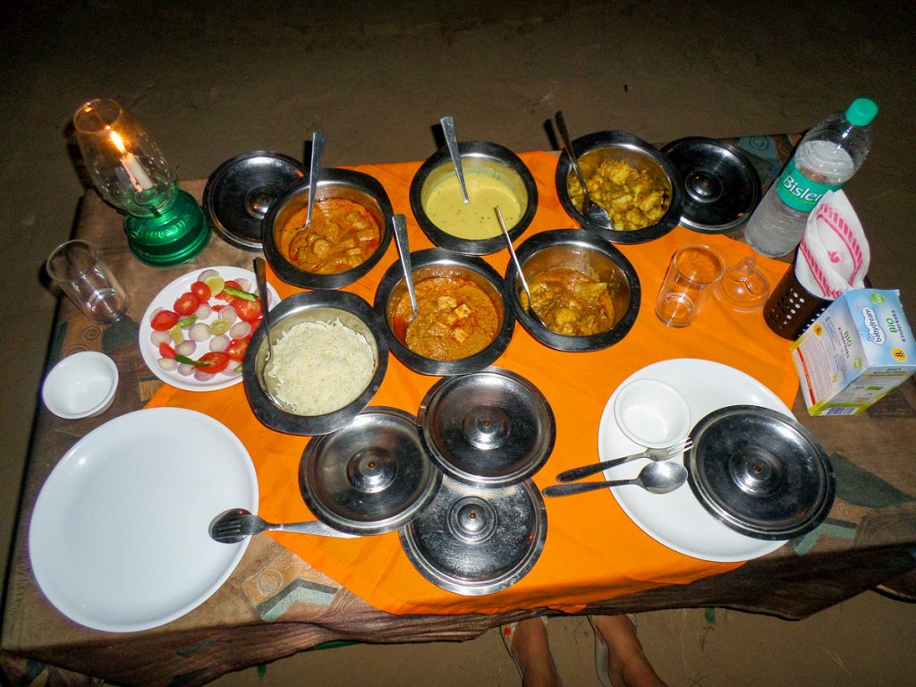 Abendessen Umaid Safaris Desert Lodge