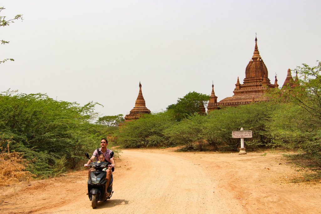 Bagan mit E-Bike auf eigene Faust erkunden
