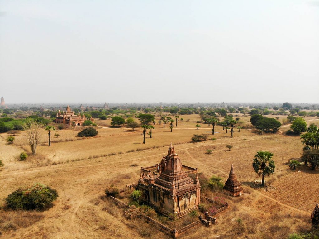kleine namenlose Pagoden aus der Luft in Bagan