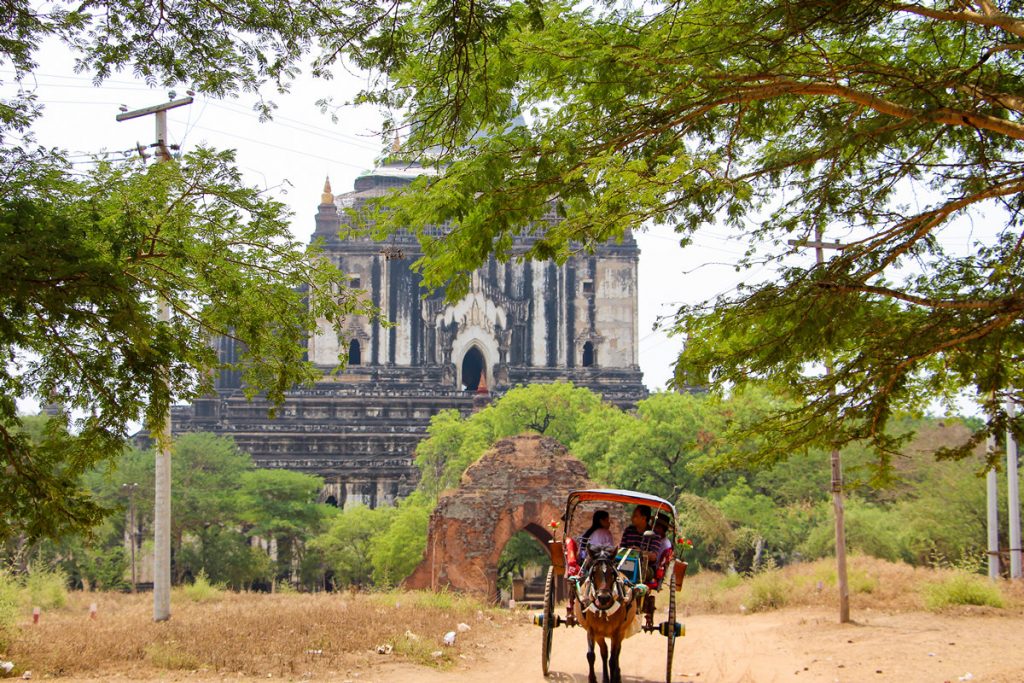 Mit Pferdekutsche Bagan entdecken