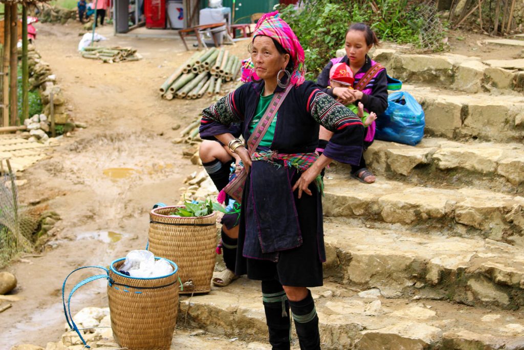 Black Hmong Frau in Cat Cat Village