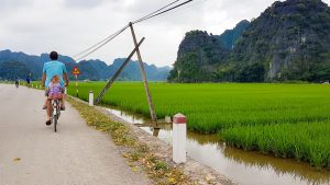 Mit Fahrrad in Tam Coc