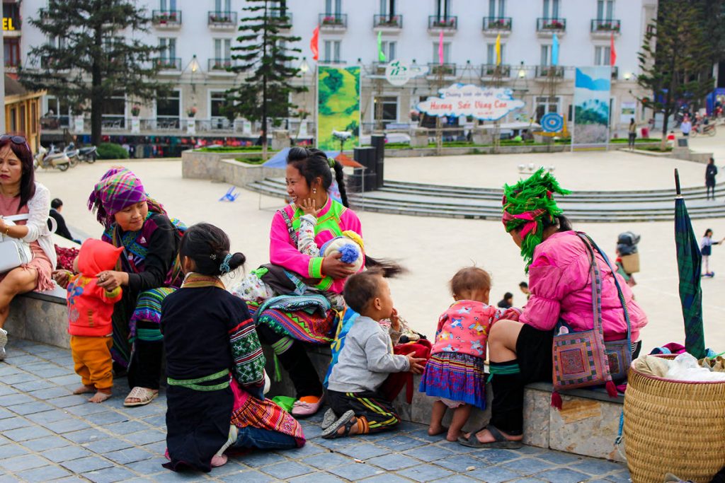 Hmong Familie in Sapa Stadtzentrum