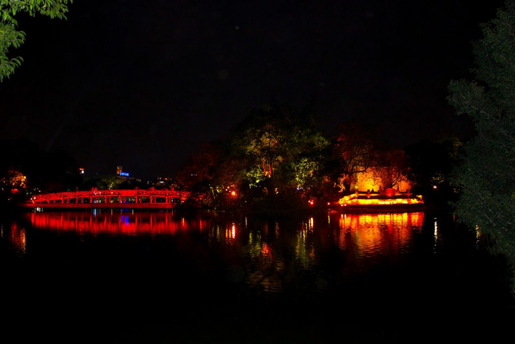 Hoan Kiem See in der Nacht