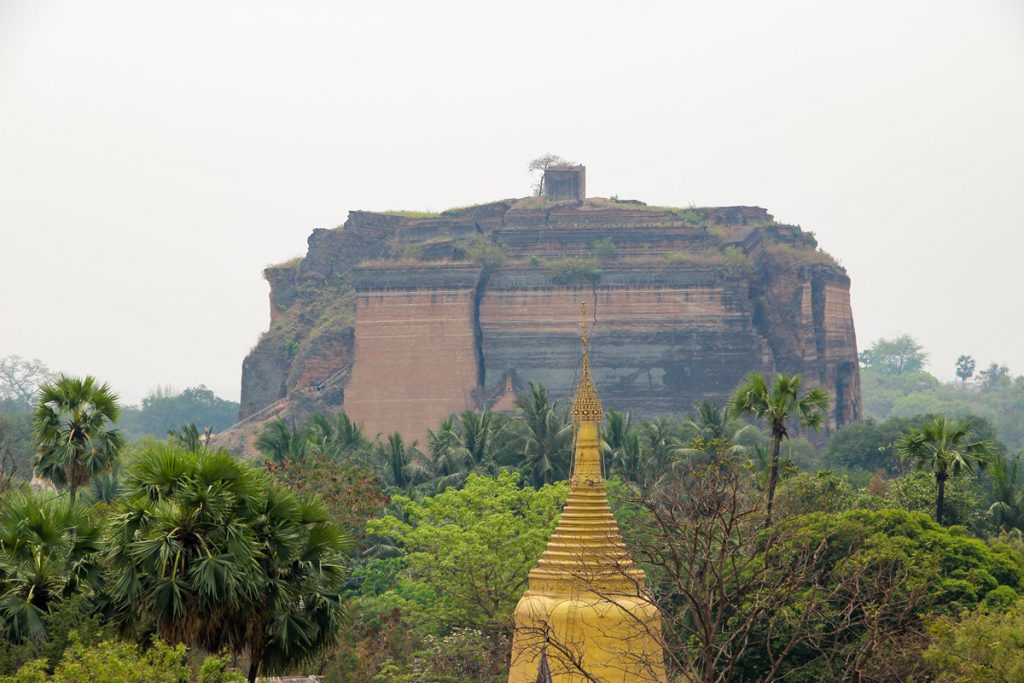 Mingun Pagode Seitenansicht