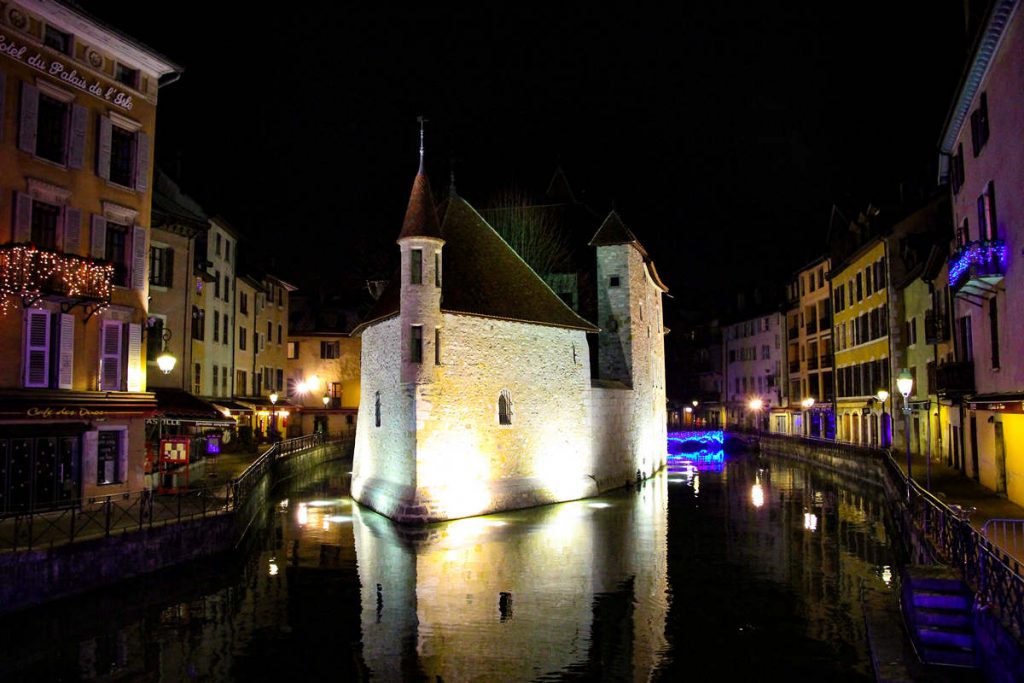 Palais de L´Isle in der Nacht