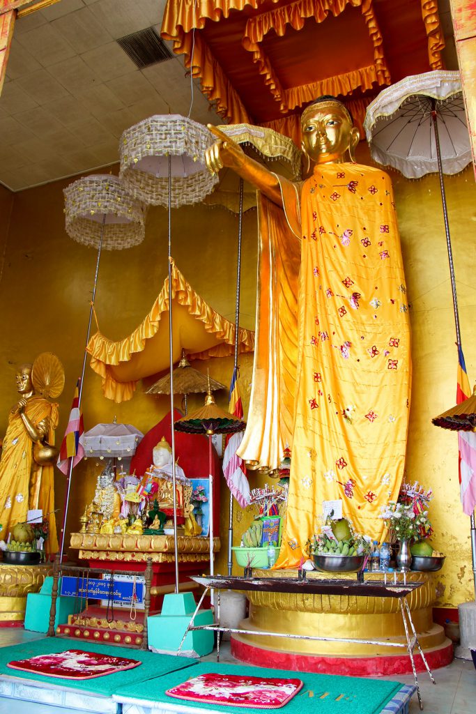 Buddha in der Shwe Phone Pwint Pagode in Taunggyi