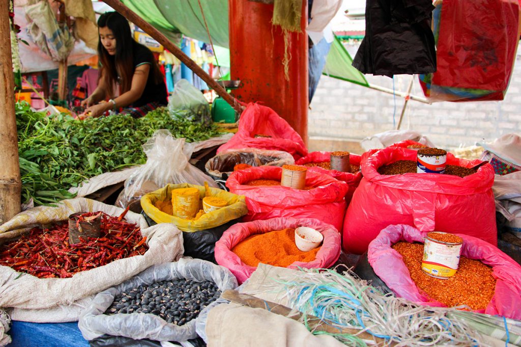 Gewürze auf dem 5-Tage Markt