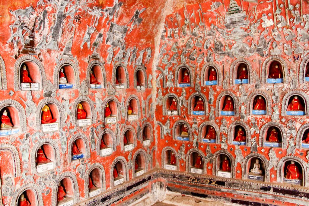 Kleine Buddhas im Shwe Yaunghwe Kyaung