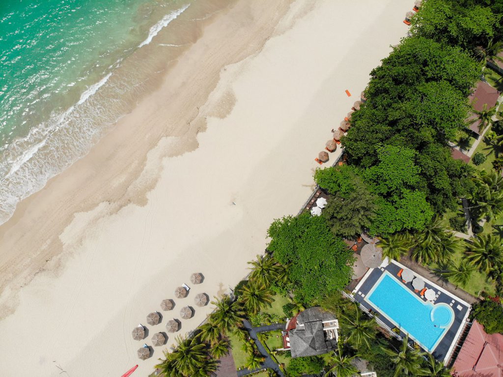 Strand und Pool beim Thande Beach Hotel Ngapali