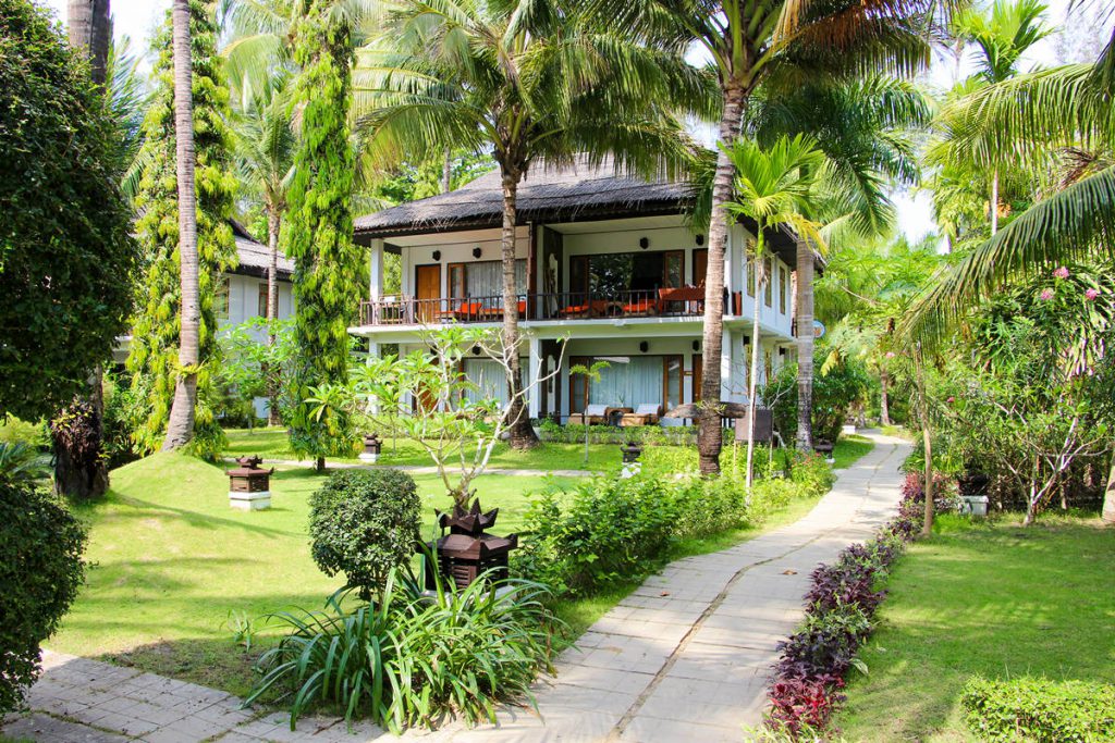 Gartenanlage in dem Thande Beach Hotel Ngapali