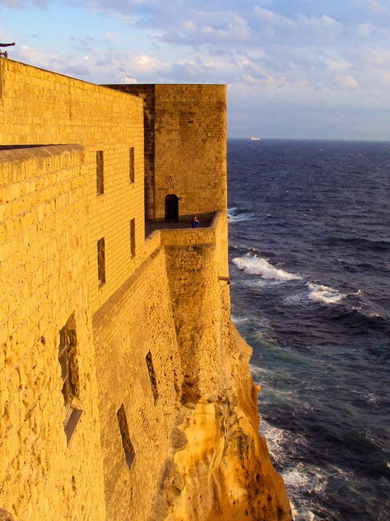 Castel dell'Ovo beim Sonnenuntergang