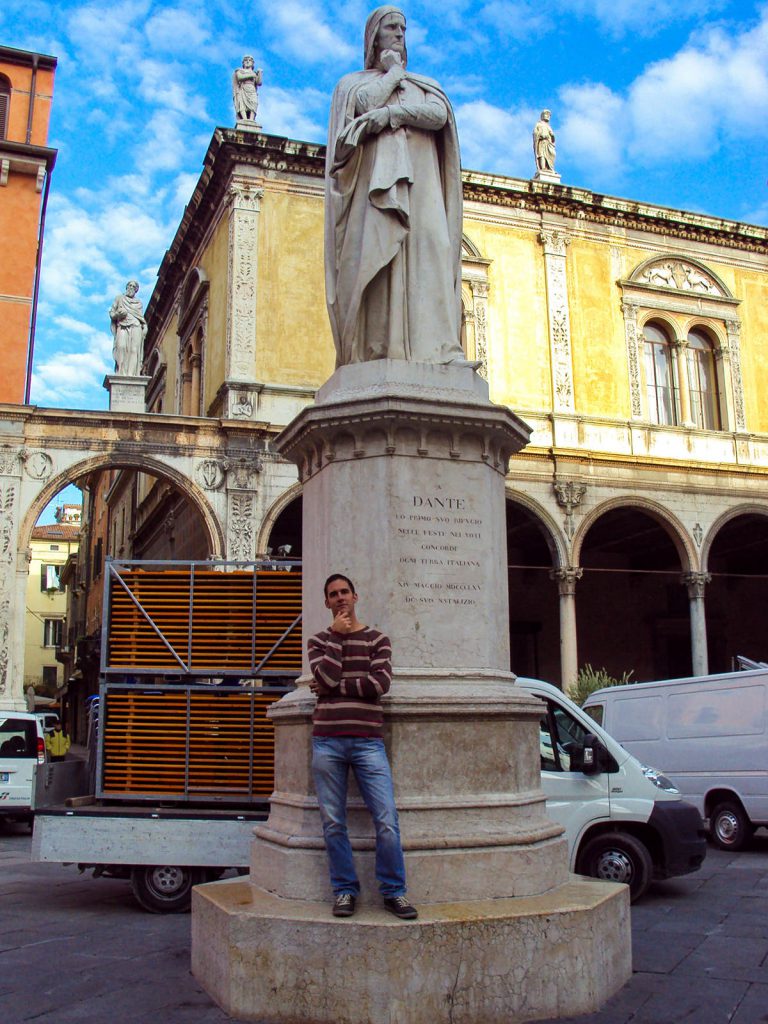 Statue Dante in Verona