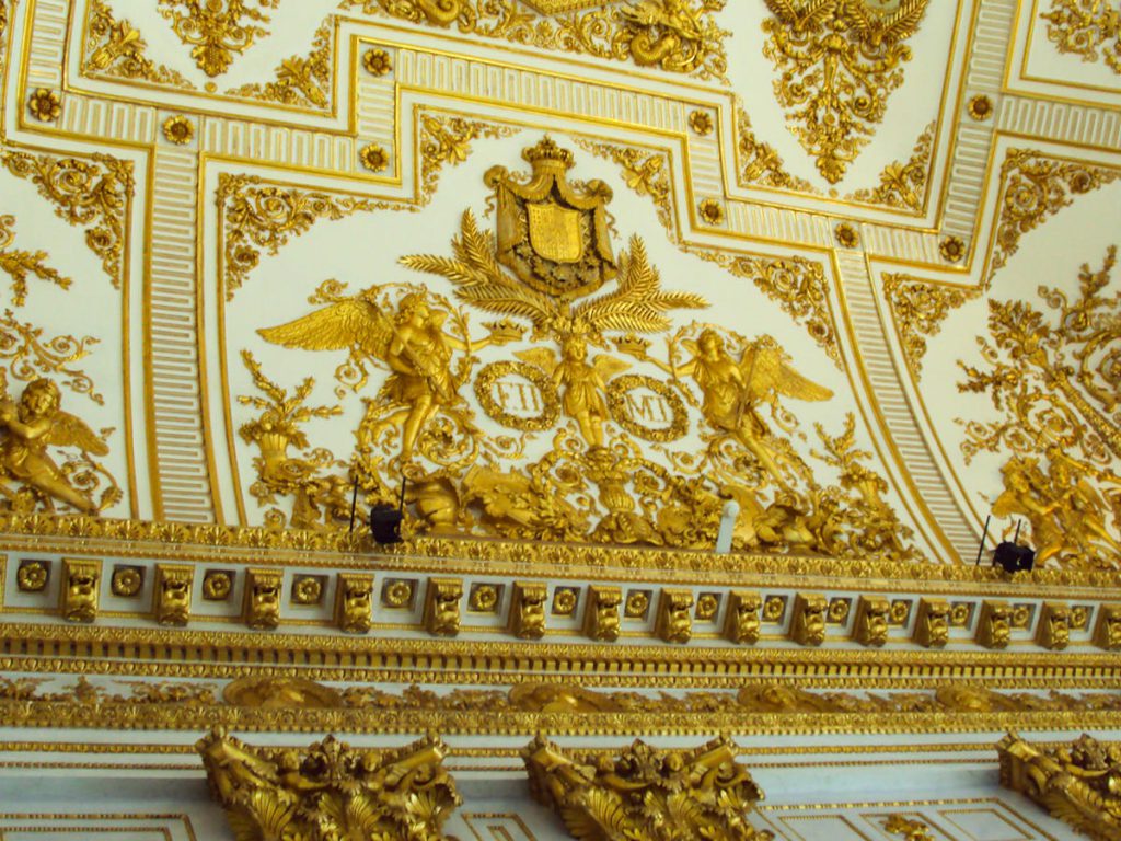 Goldener Stucco im Palast von Caserta
