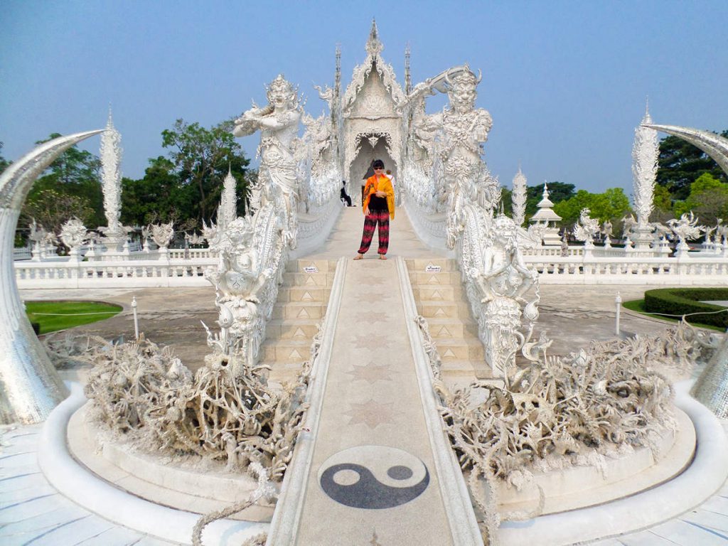 Brücke der Wiedergeburt am Weissen Tempel in Chiang Rai