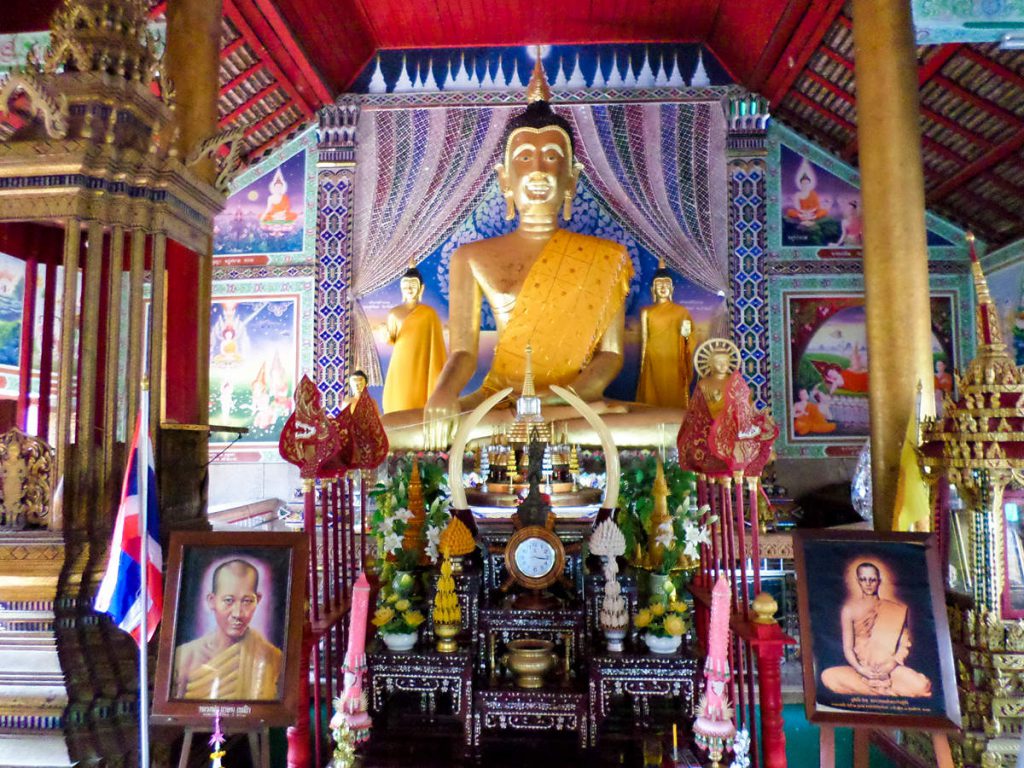 Buddha im Wat Chedi Sao Lang