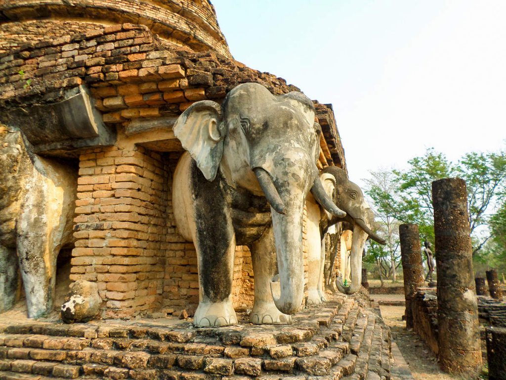 Elefanten von Wat Chang Lom