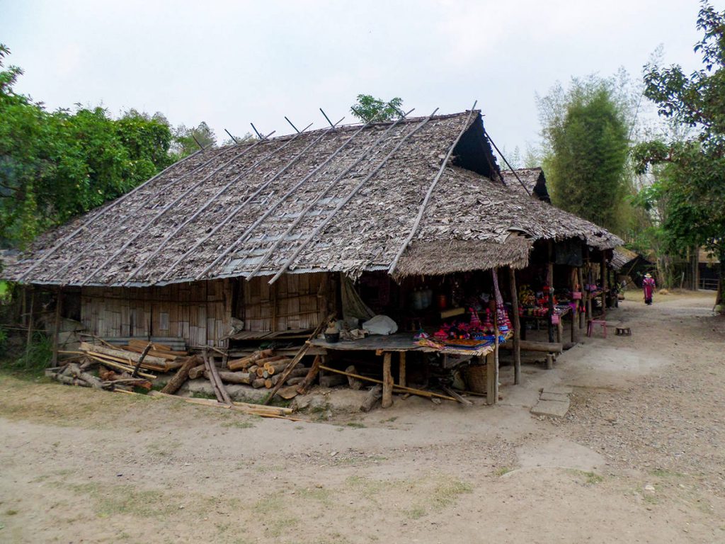 Häuser in Baan Tong Luang