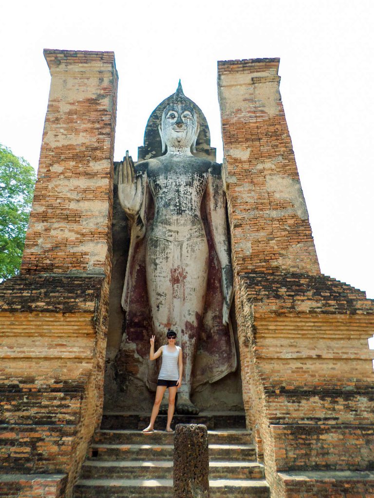 Stehender Buddha am Wat Mahathat in Sukhothai
