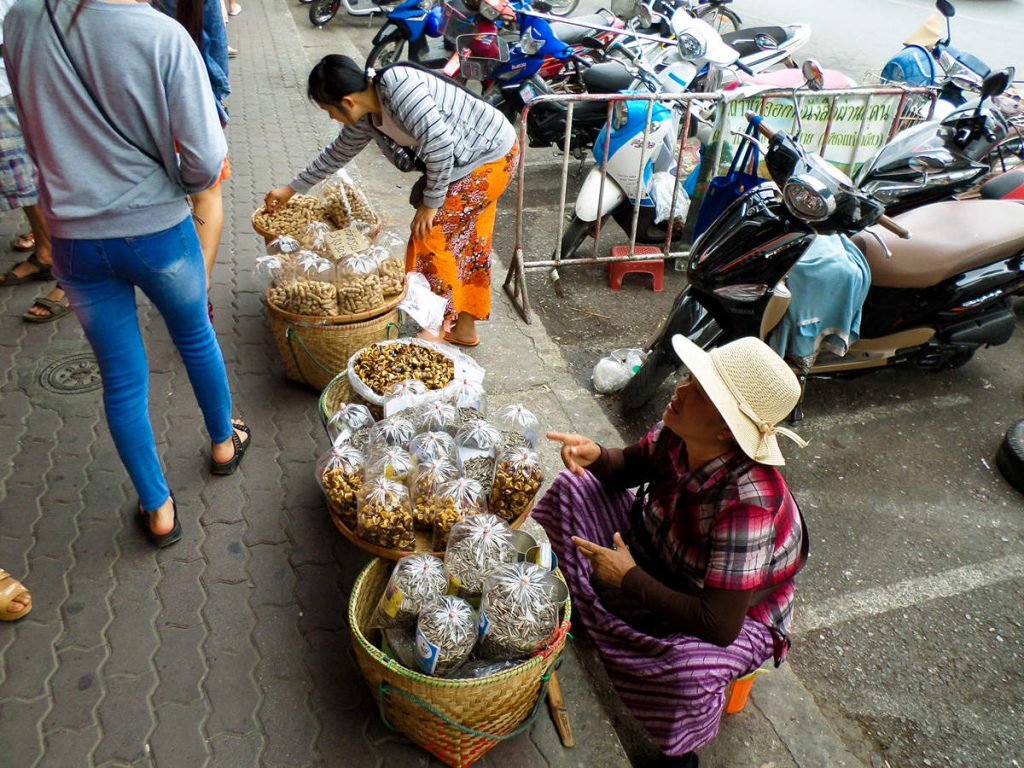 Straßenverkäufer in Mae Sai