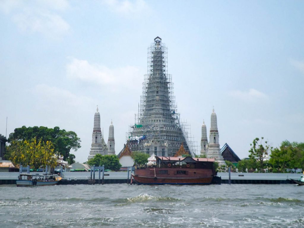 Wat Arun aus der Ferne