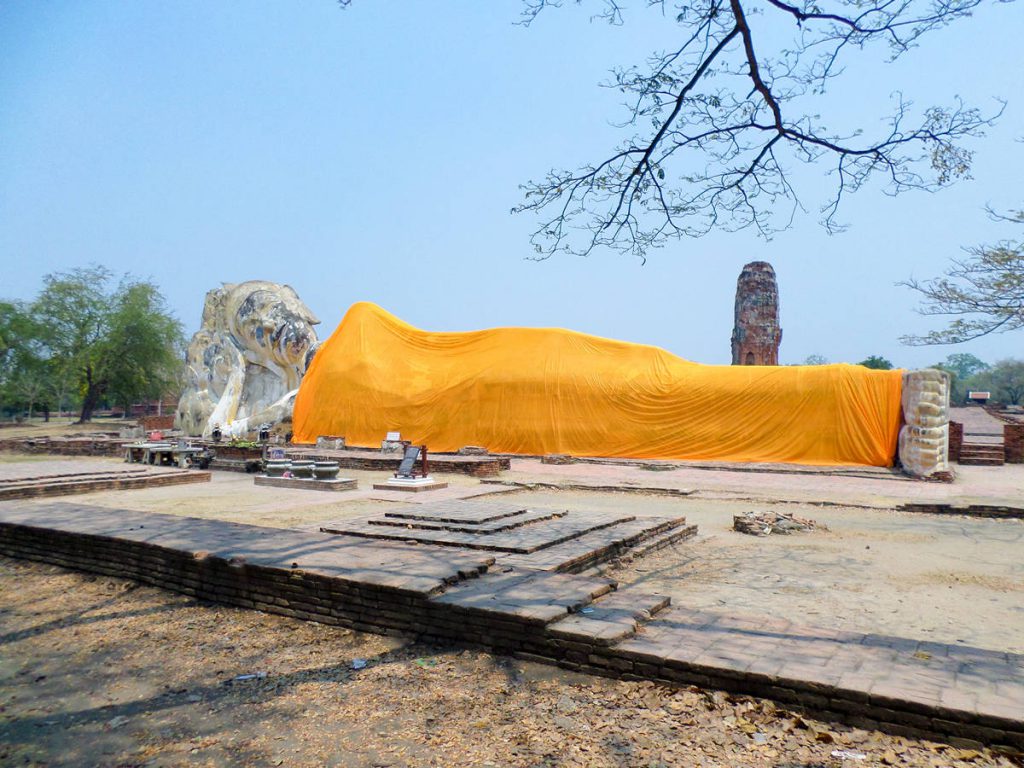 Wat Lokaya Sutharam (Liegender Buddha) in Ayutthaya