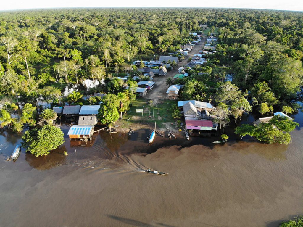 Dorf Puerto Miguel im Amazonas Dschungel Peru Luftaufnahme