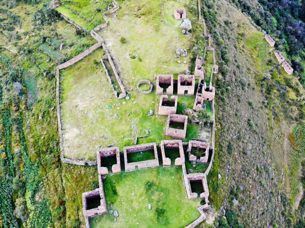 Ruinen von Pumamarka in Ollantaytambo von oben