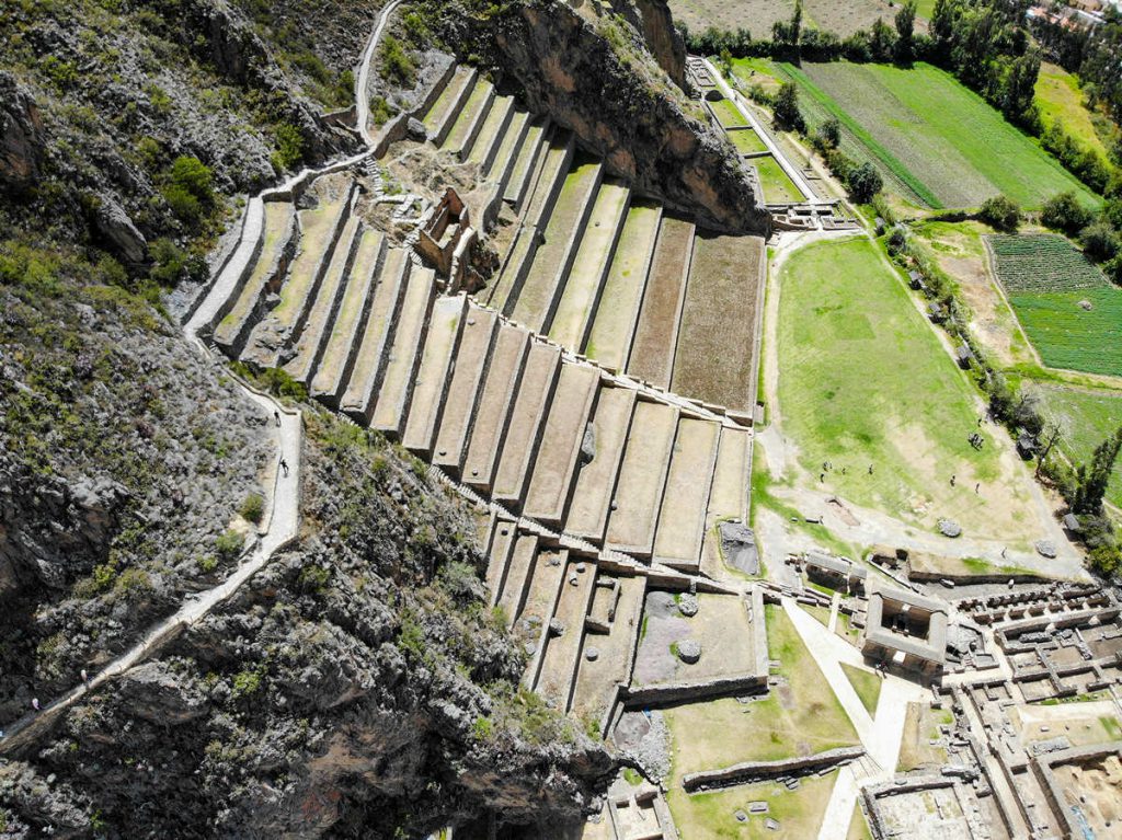 Inka Terrassen in Ollantaytambo mit der Drohne fotografiert