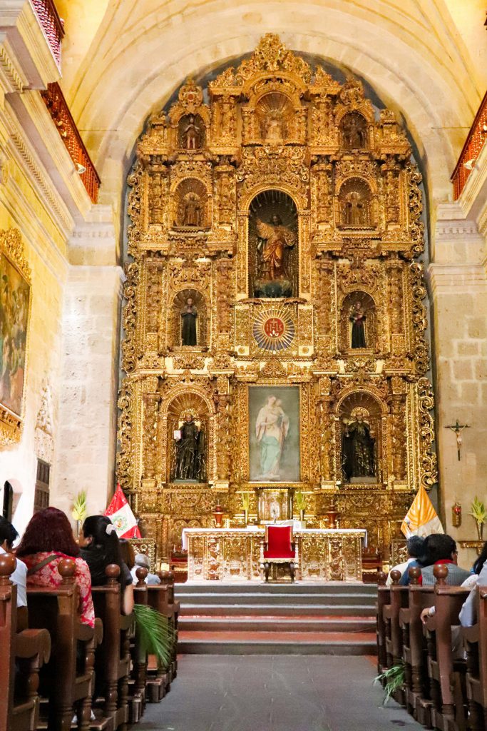 Altar in der Iglesia de la Compania in Arequipa