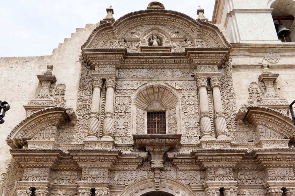 Fassade der Iglesia de la Compania in Arequipa