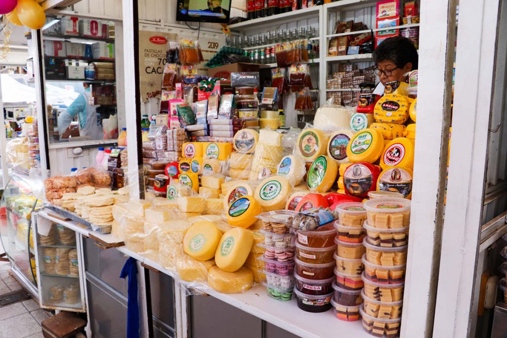 Käsestand auf dem Mercado San Camilo