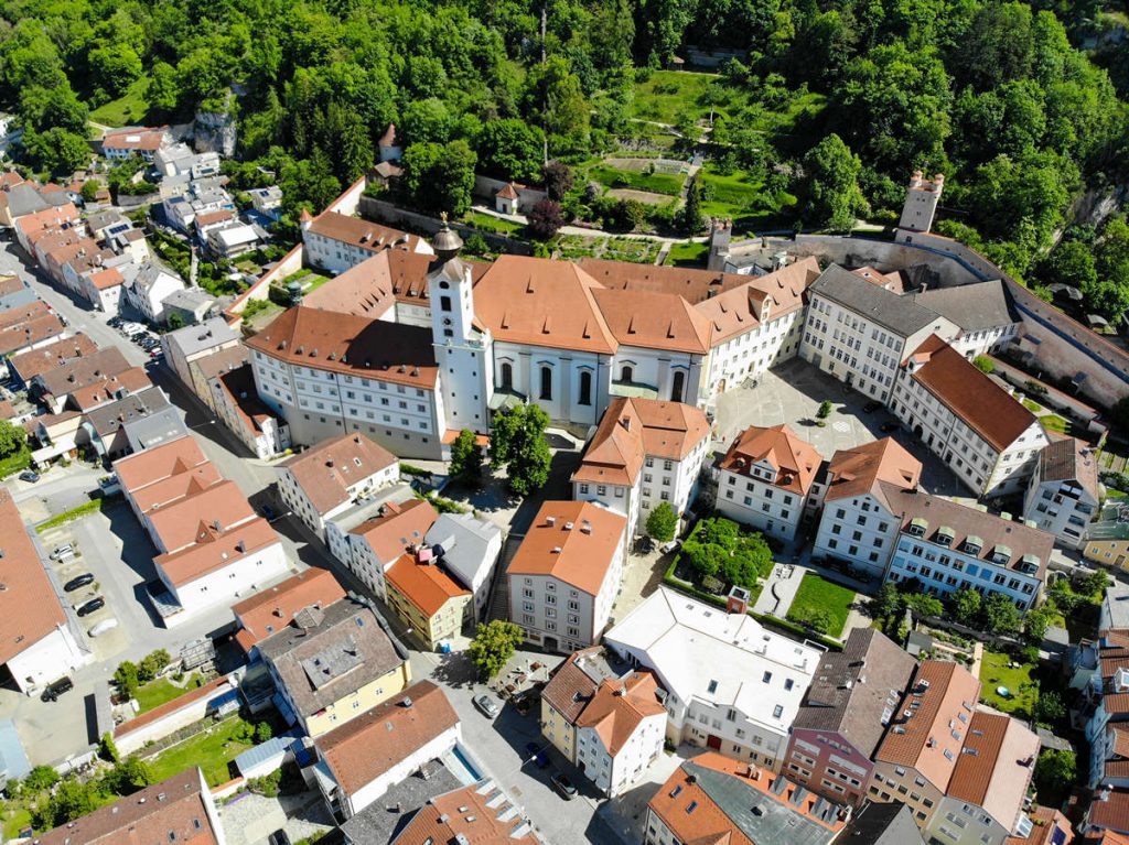 Klosterkirche St. Walburg in Eichstätt aus der Luft