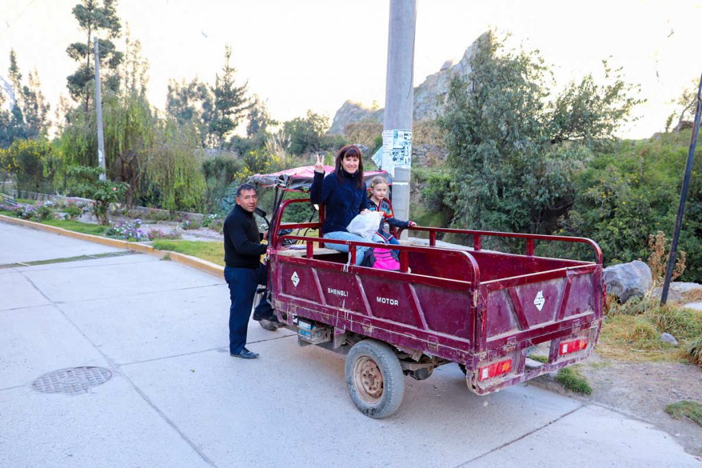 Mit Motortaxi zum Bahnhof in Ollantaytambo