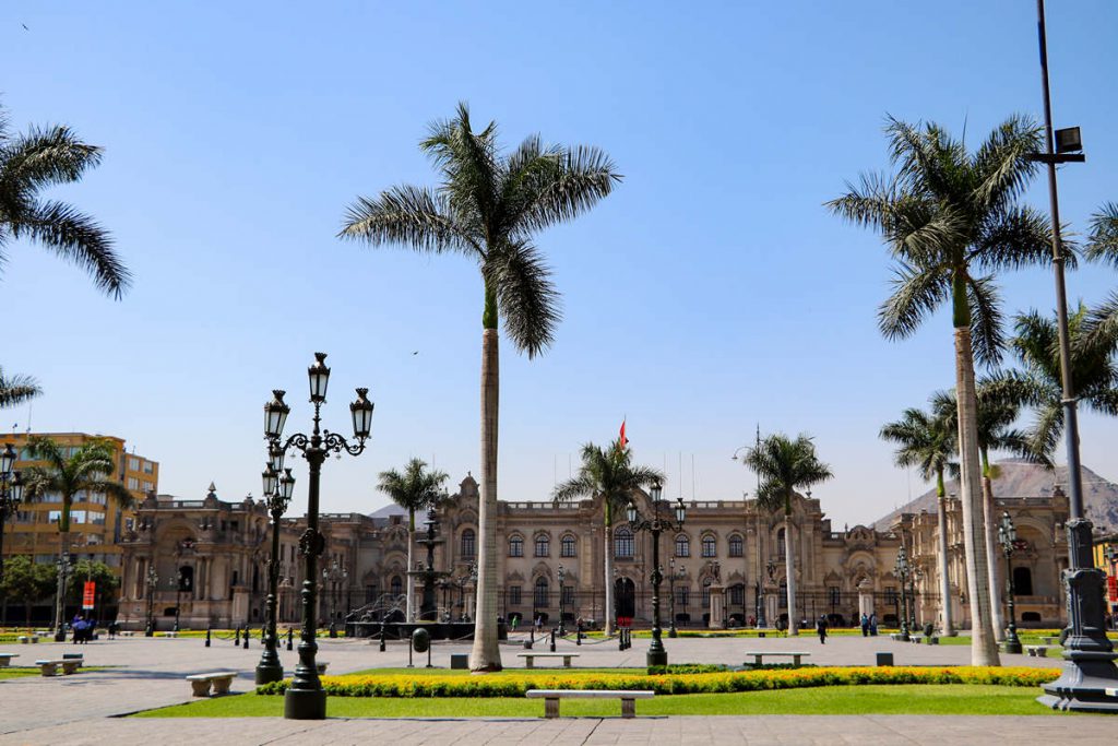 Plaza de Armas mit dem Regierungspalast in Lima