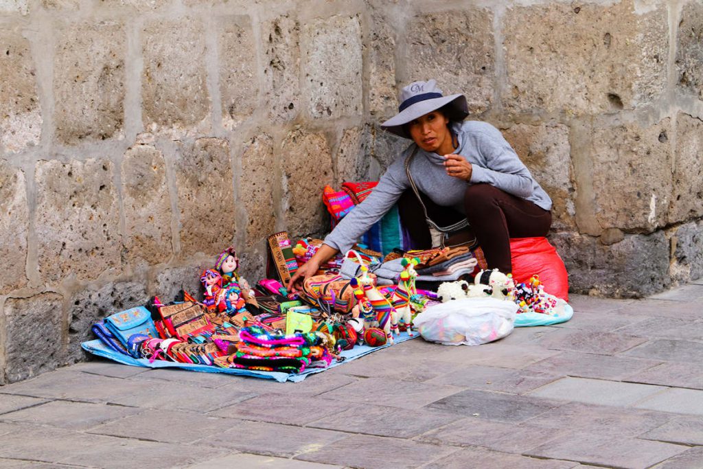 Souvenirverkäuferin in Arequipa