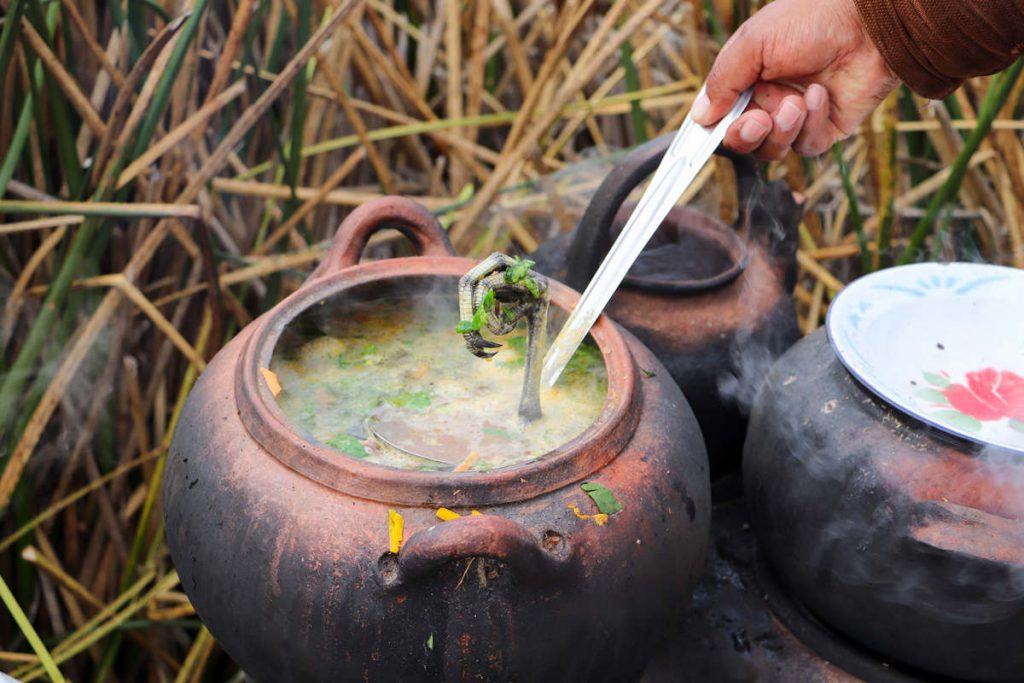 Suppe zum Frühstück auf der Uros Insel