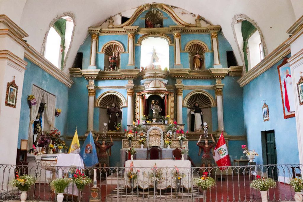 Altar in der Yanque Kirche
