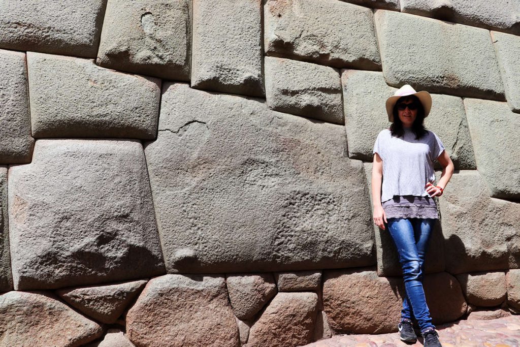 Zwölfwinkliger Stein auf der Hatunrumiyoc Straße in Cusco