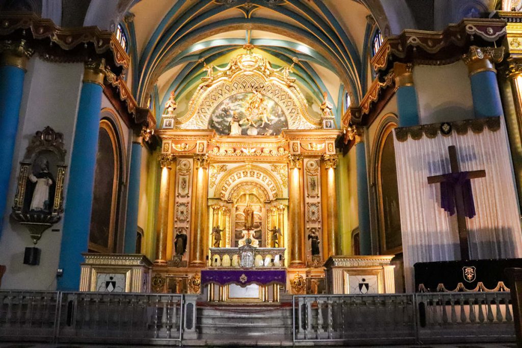 Altar in der Basilika Santo Domingo Lima