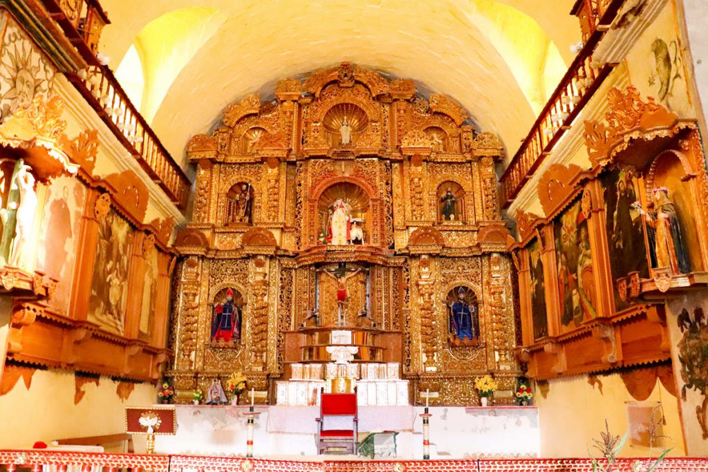 Altar der Kirche in Maca