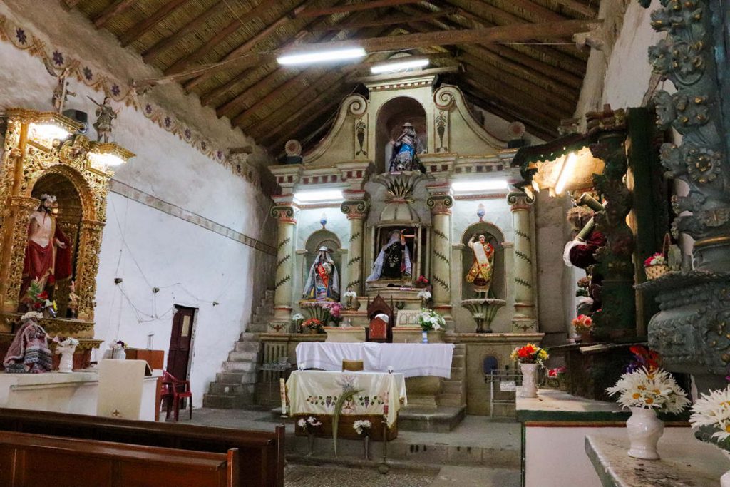 Altar in der Kirche von Pinchollo