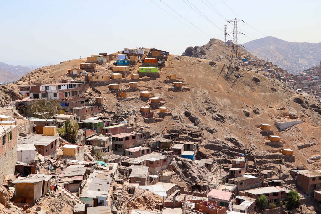 Armenviertel in der Nähe von Cerro San Cristobal in Lima