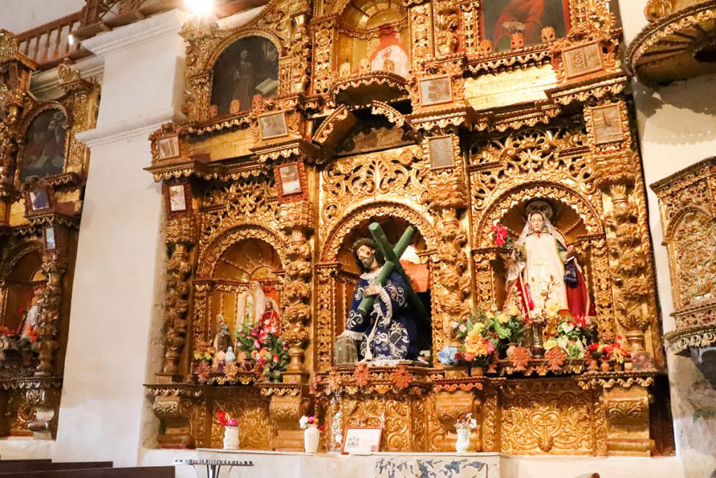 Kircheninnere Maca Peru