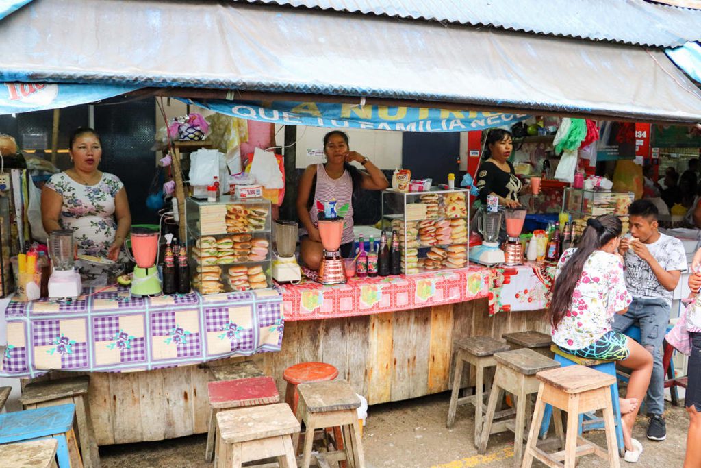 Kleine Imbisse auf dem Belén Market
