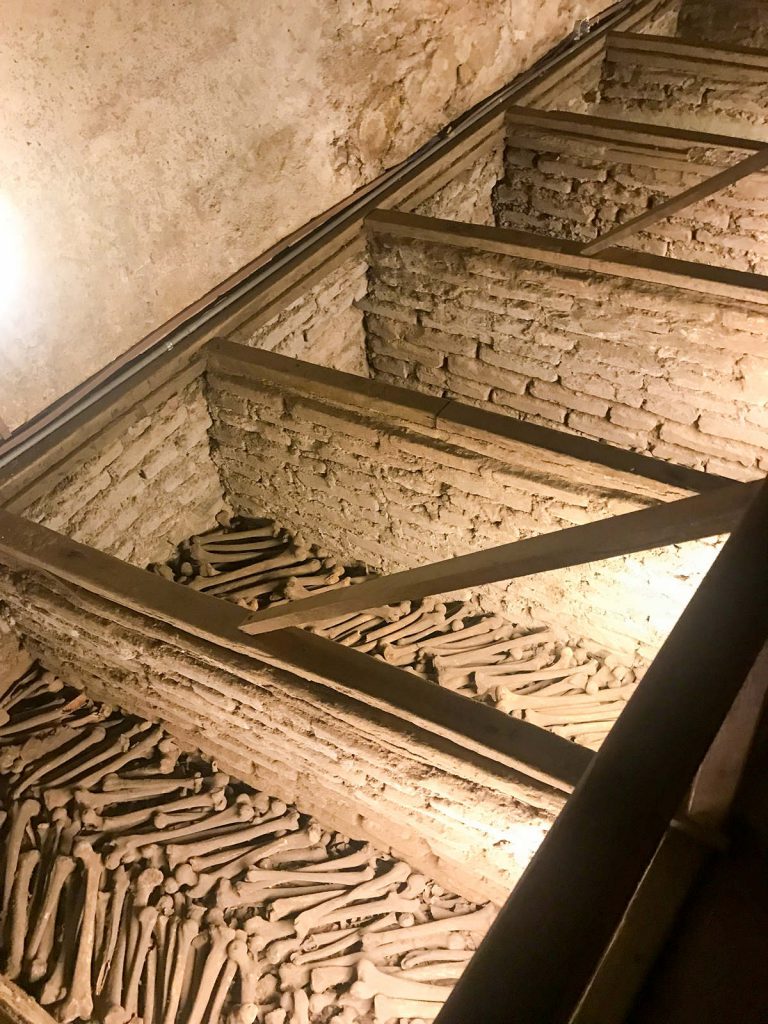 Knochen in den Katakomben von Basilika San Francisco Lima